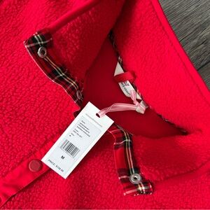 Vineyard Vines Women’s Red w/plaid trim Sherpa Size: M NWT